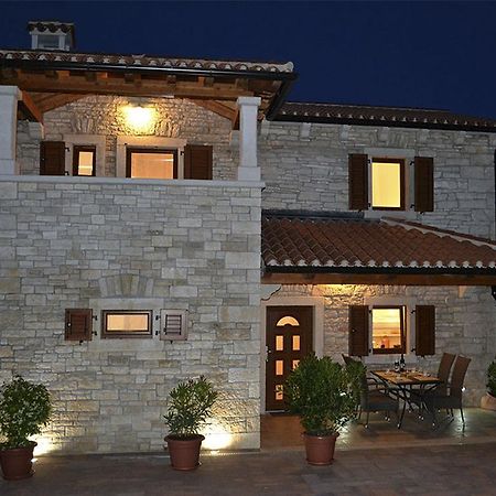 Holiday Home Mate Tinjan الغرفة الصورة