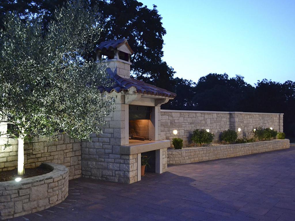 Holiday Home Mate Tinjan الغرفة الصورة