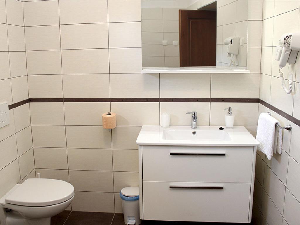Holiday Home Mate Tinjan الغرفة الصورة