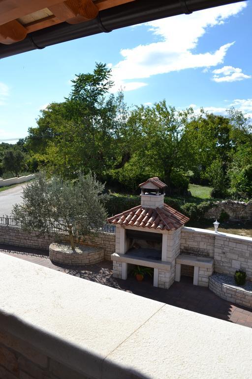 Holiday Home Mate Tinjan الغرفة الصورة