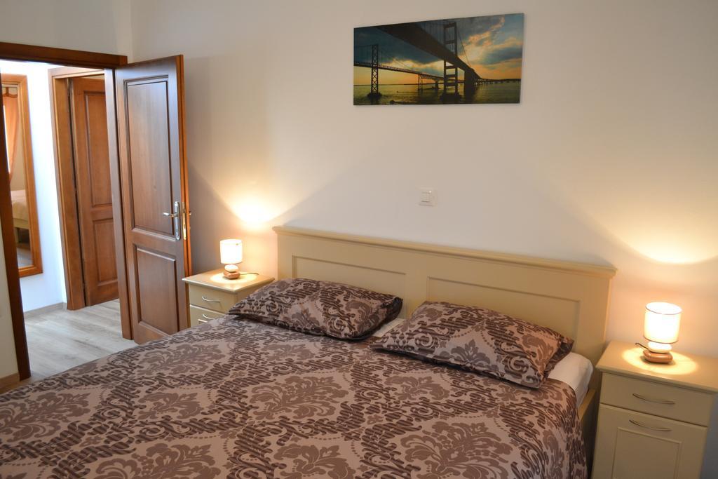 Holiday Home Mate Tinjan الغرفة الصورة